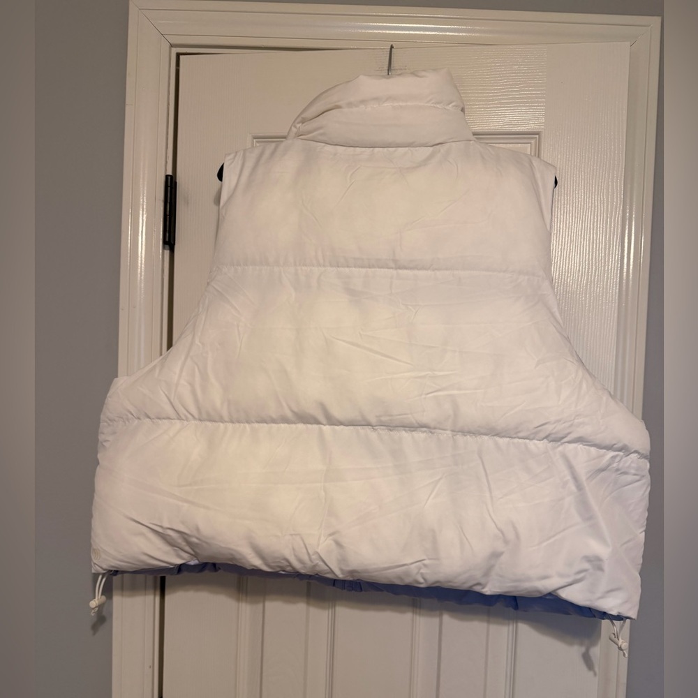 All in Motion Cropped Reversible White Puffer Vest - Picture 2 of 5